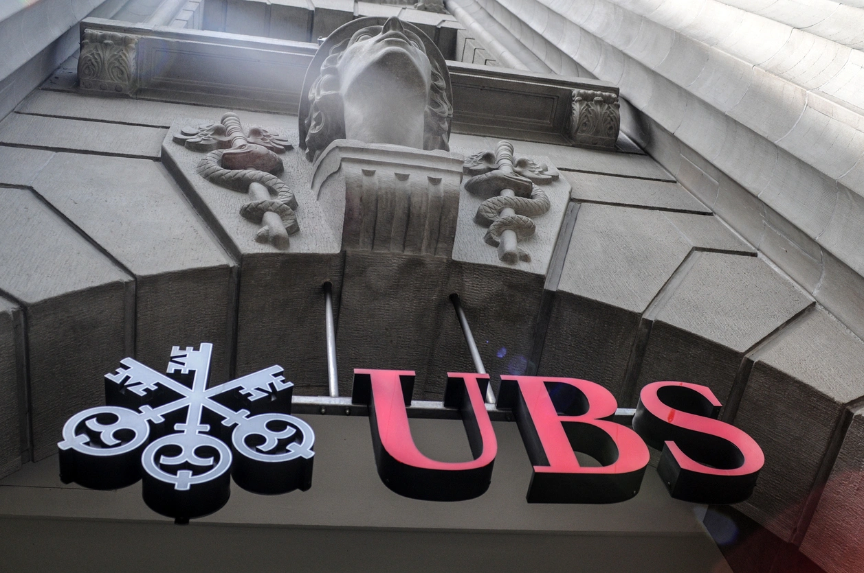 UBS kupuje po problémech s likviditou privátní banku Credit Suisse